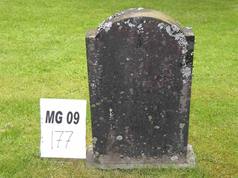 Gravnummer: M G 09   177