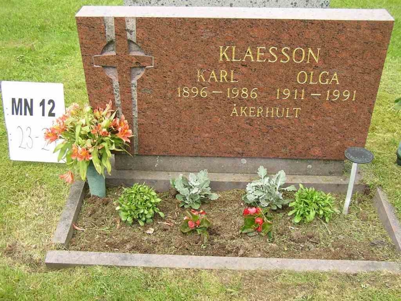 Grave number: M N 12 23-24