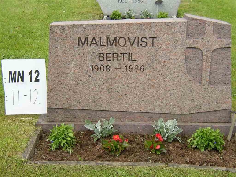 Grave number: M N 12    11-12
