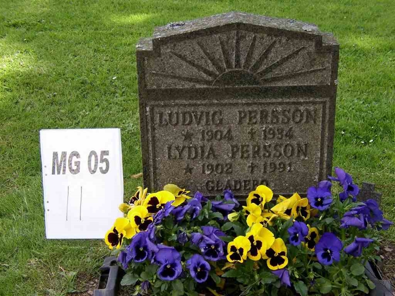 Grave number: M G 05    11