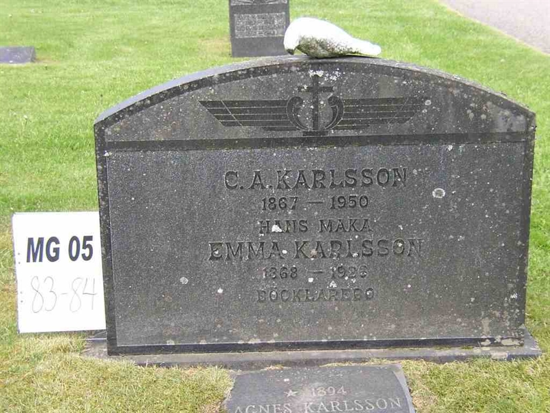 Grave number: M G 05    83-84