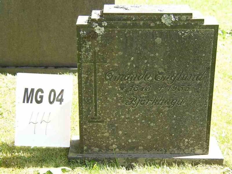 Grave number: M G 04    44