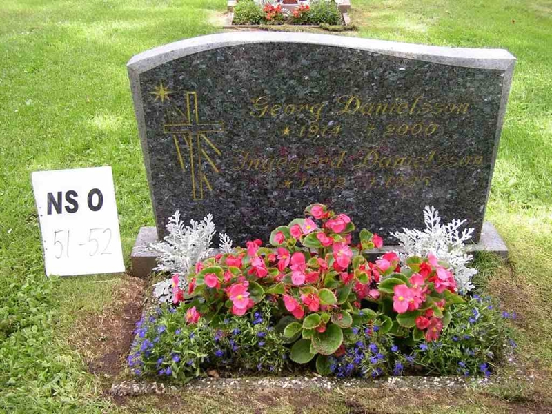 Grave number: NS O    51-52