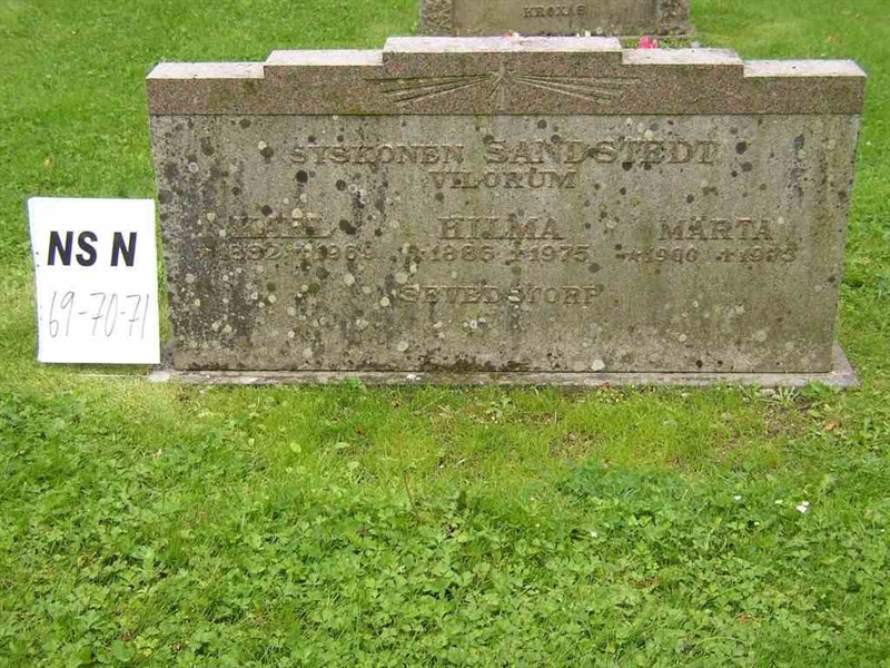 Grave number: NS N    69-71