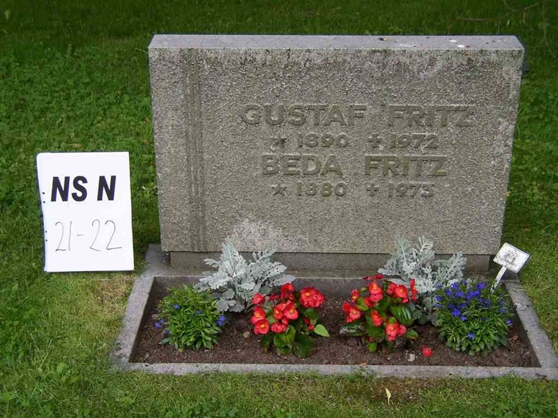 Grave number: NS N    21-22