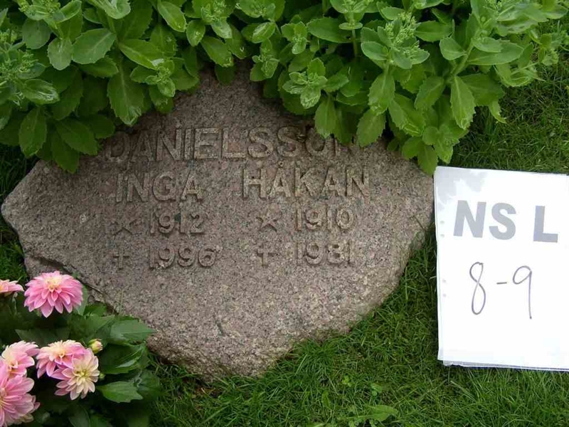 Grave number: NS L     8-9