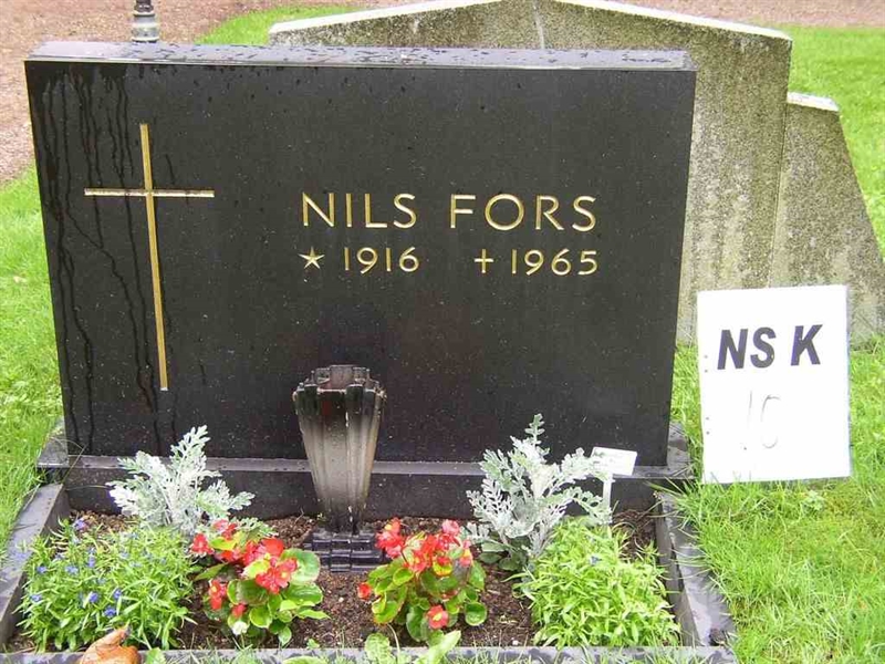 Grave number: NS K    10