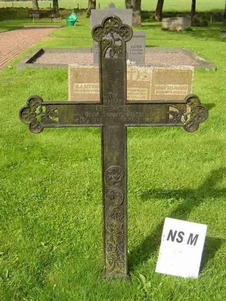 Grave number: NS M    92