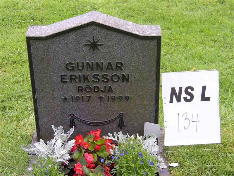 Grave number: NS L   134