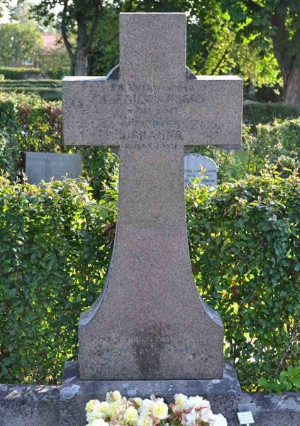 Grave number: A F   119-121