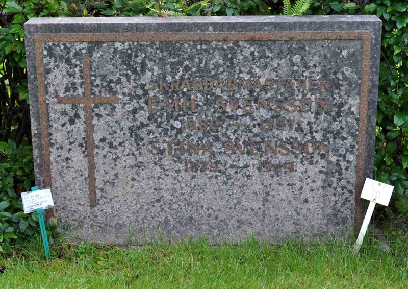 Grave number: A F    81-82
