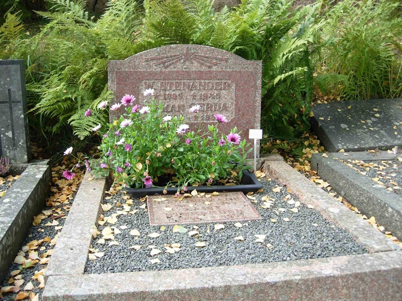 Grave number: A J    37