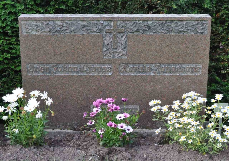 Grave number: A G    35-37