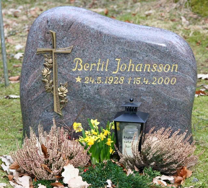 Grave number: S 4 H     7