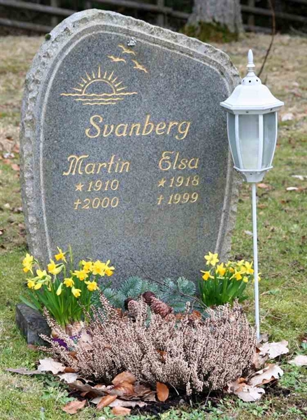 Grave number: S 4 H     8