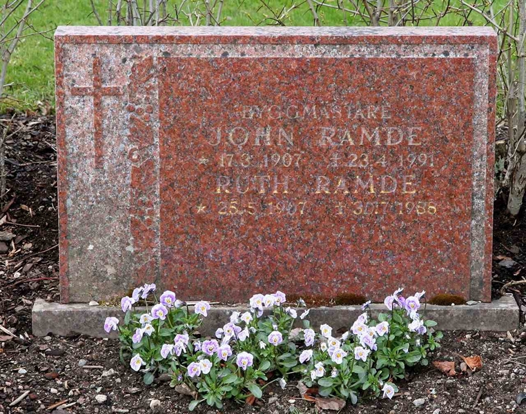 Grave number: A L   130-131