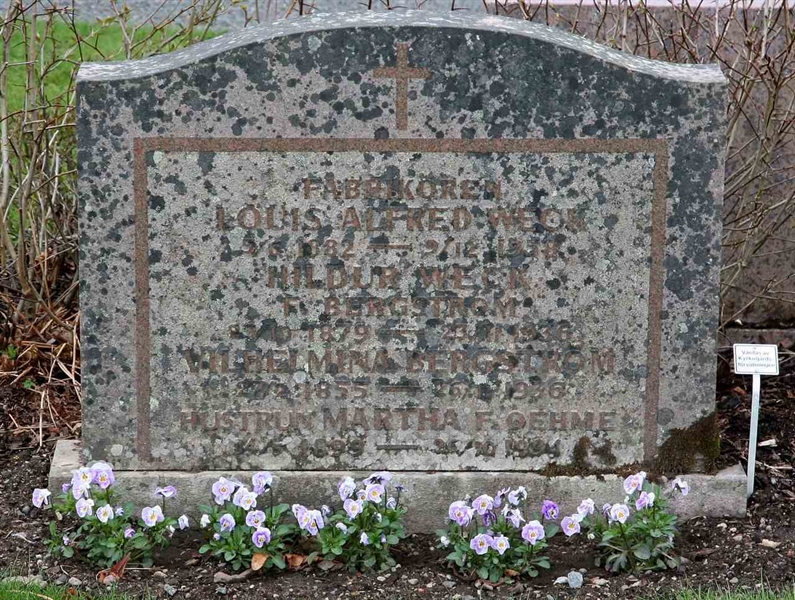 Grave number: A L   121-123