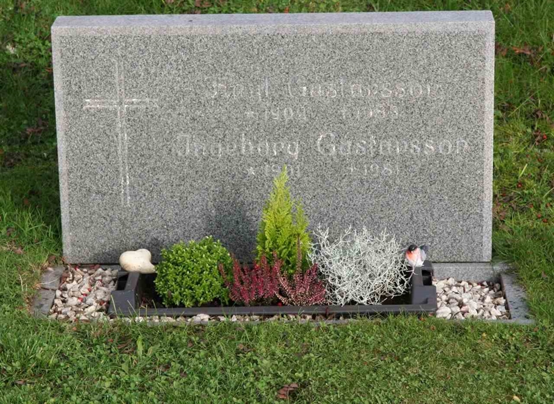 Grave number: F Ö B    31-32