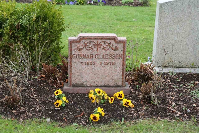 Grave number: A L    81