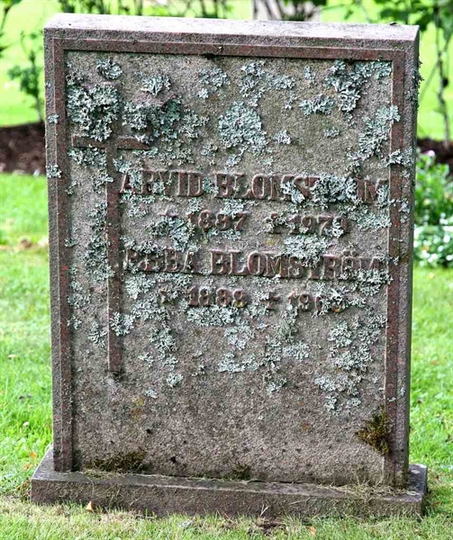 Grave number: S 28D B    11-12