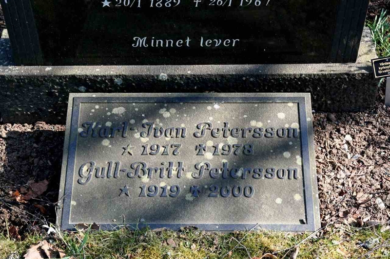 Gravnummer: A P    81-82