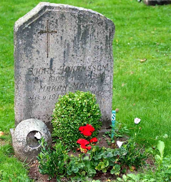 Grave number: S 11D A     7-8