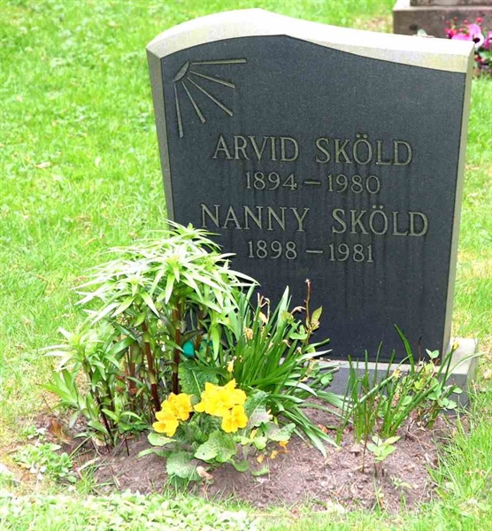 Grave number: S 11D E     7-8