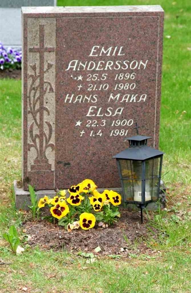 Grave number: S 11D F    11-12