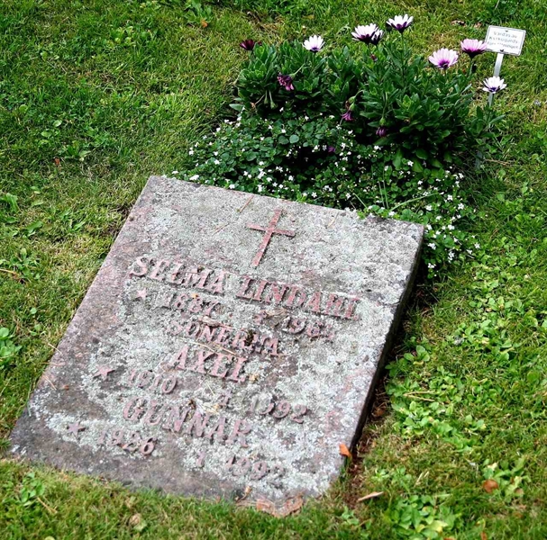 Grave number: S 28D E     6