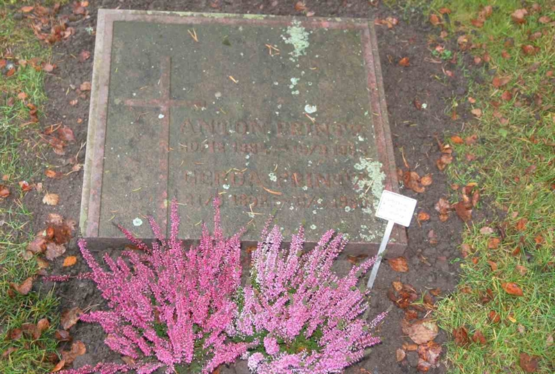 Grave number: S 28D A    13-14