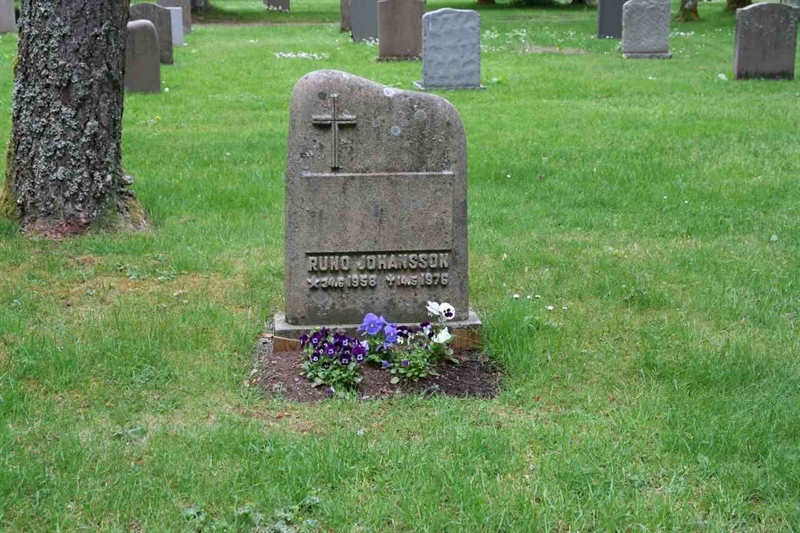Grave number: S 10D B     6-8