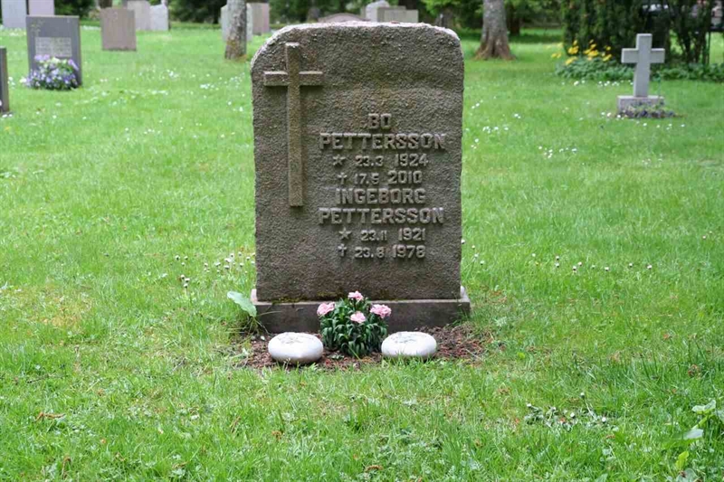 Grave number: S 10C D    10-11