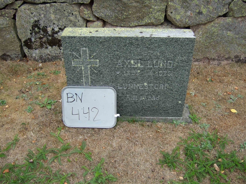 Grave number: B N E    24