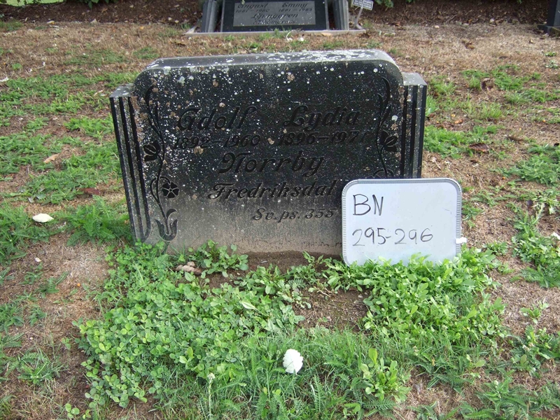 Gravnummer: B N B    43-44