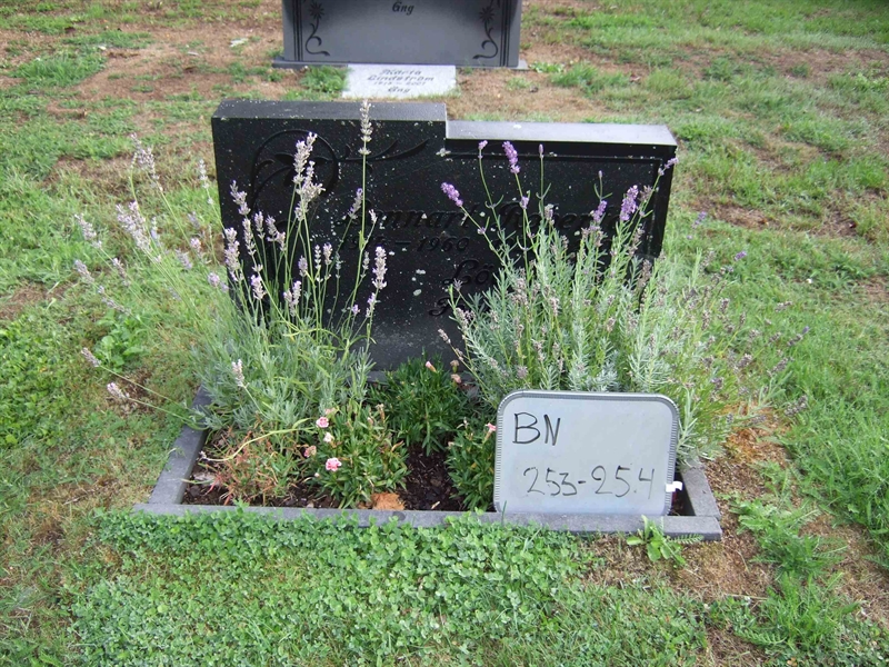 Gravnummer: B N B    69-70