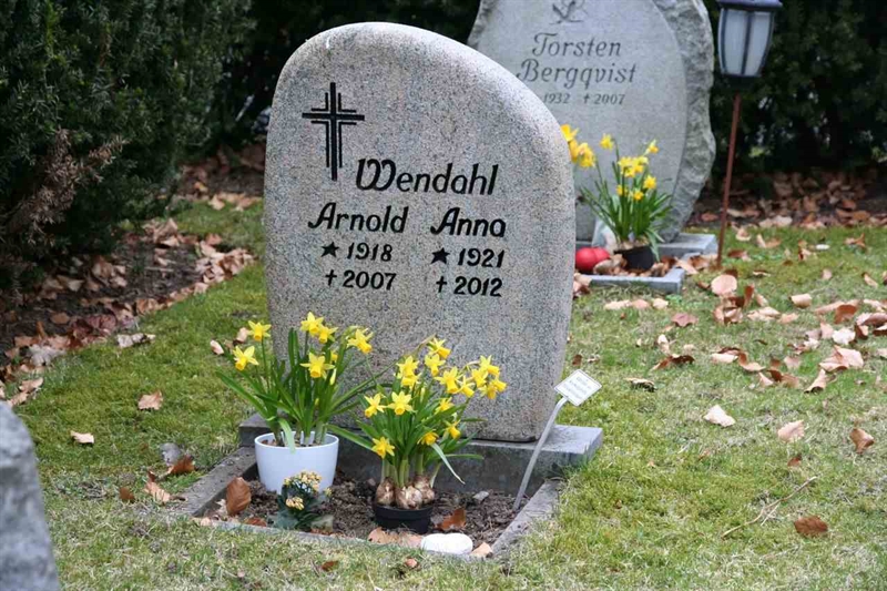 Grave number: S 18D B     1