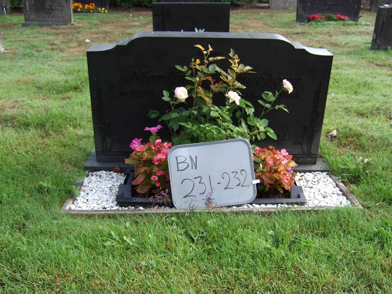 Gravnummer: B N B    77-78