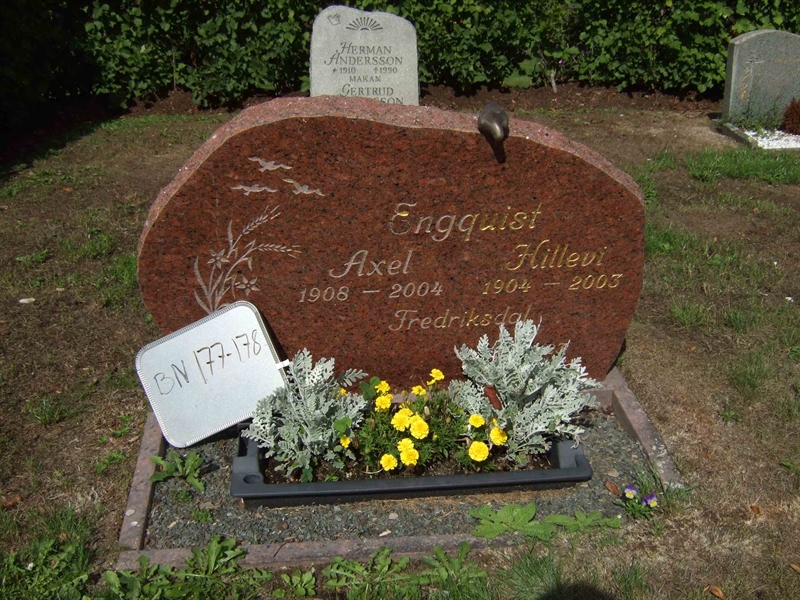 Gravnummer: B N C    25-26