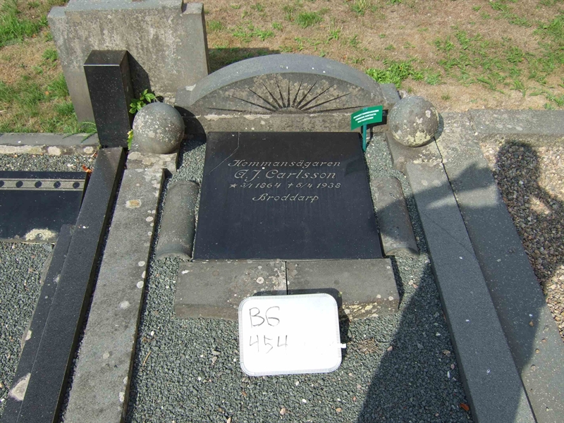 Grave number: B G D    44