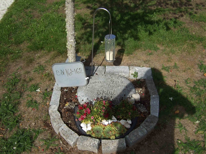 Gravnummer: B N C    61-62