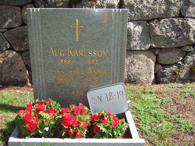 Gravnummer: B N F    11-12