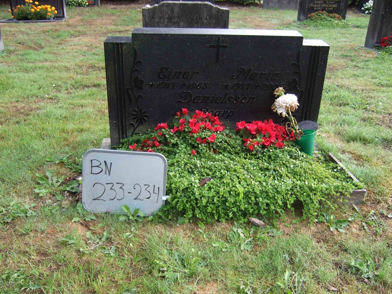 Grave number: B N B    79-80