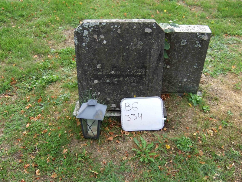 Gravnummer: B G C   102