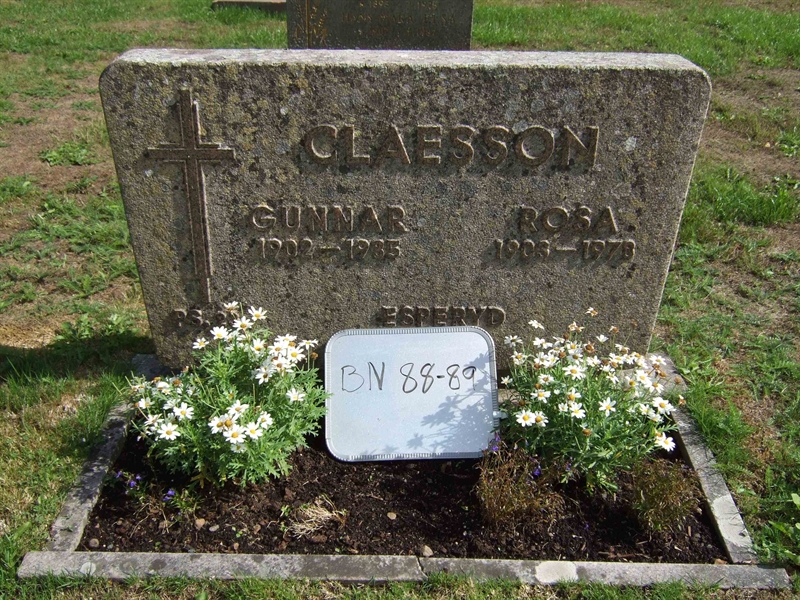 Gravnummer: B N F   122-123