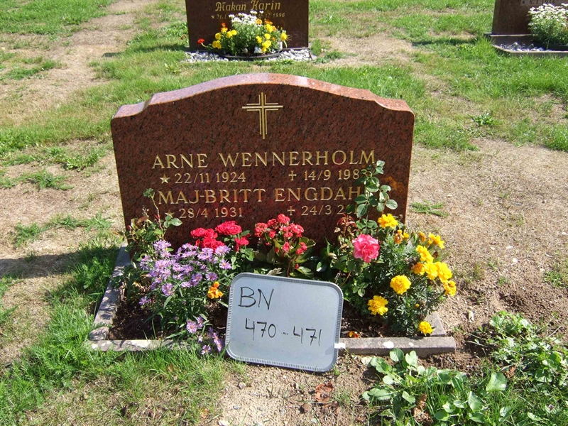 Grave number: B N F   134-135