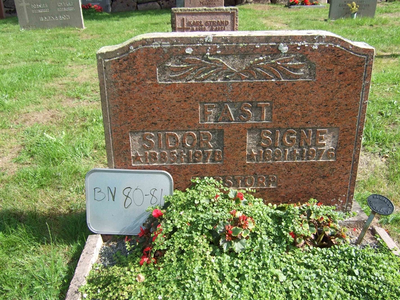 Grave number: B N F 114-115