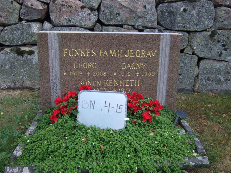 Grave number: B N F 15-16