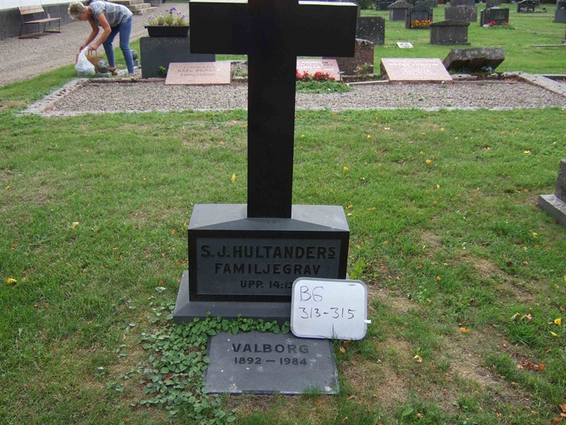 Grave number: B G C   121-123
