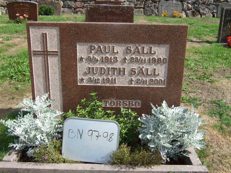 Gravnummer: B N F   130-131