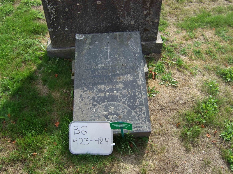 Grave number: B G D    24-25
